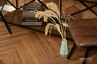 ПВХ плитка VINILAM PARQUET HERRINGBONE Glue GD11210 Паркет Де Вилль Glue